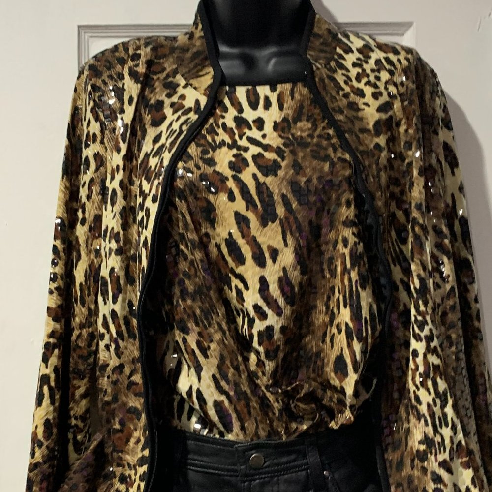 ADRESSING WOMAN ANIMAL PRINT SEQUIN CAMISOLE AND MATCHING JACKET SIZE L